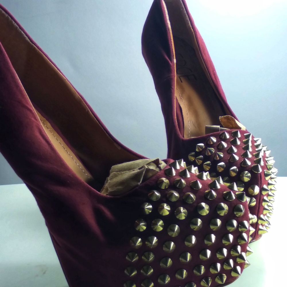 Shoes - Picture 8 of 11